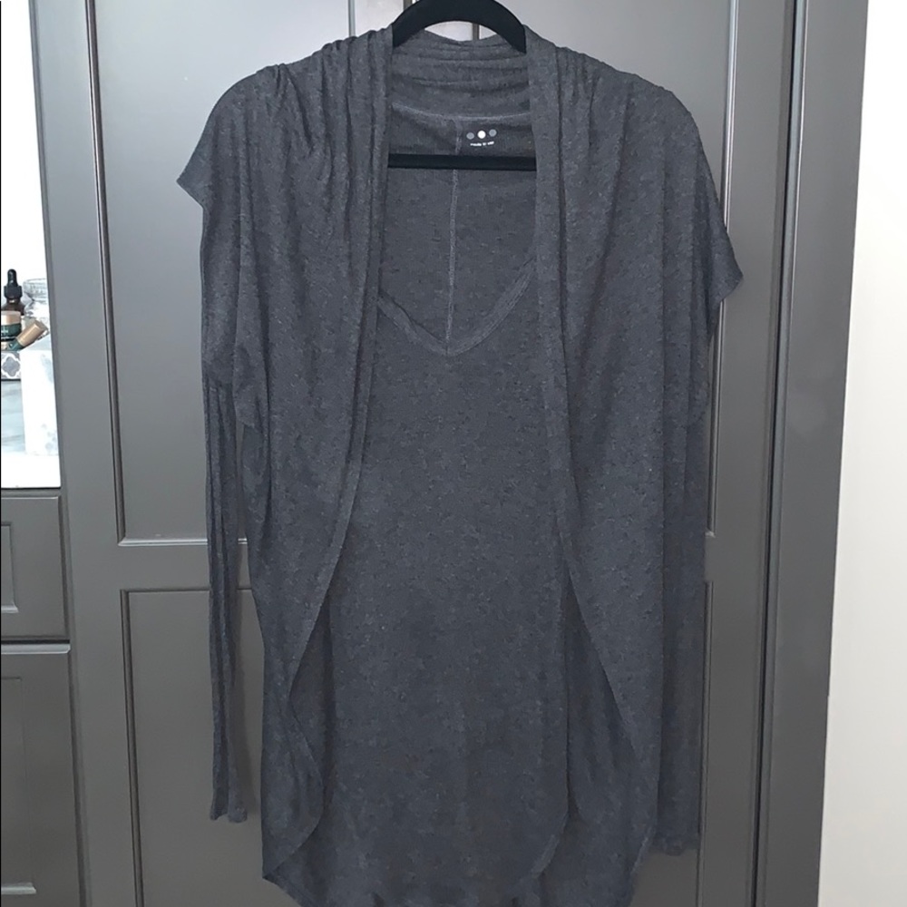 Three Dot grey long sleeve t & matching cape vest